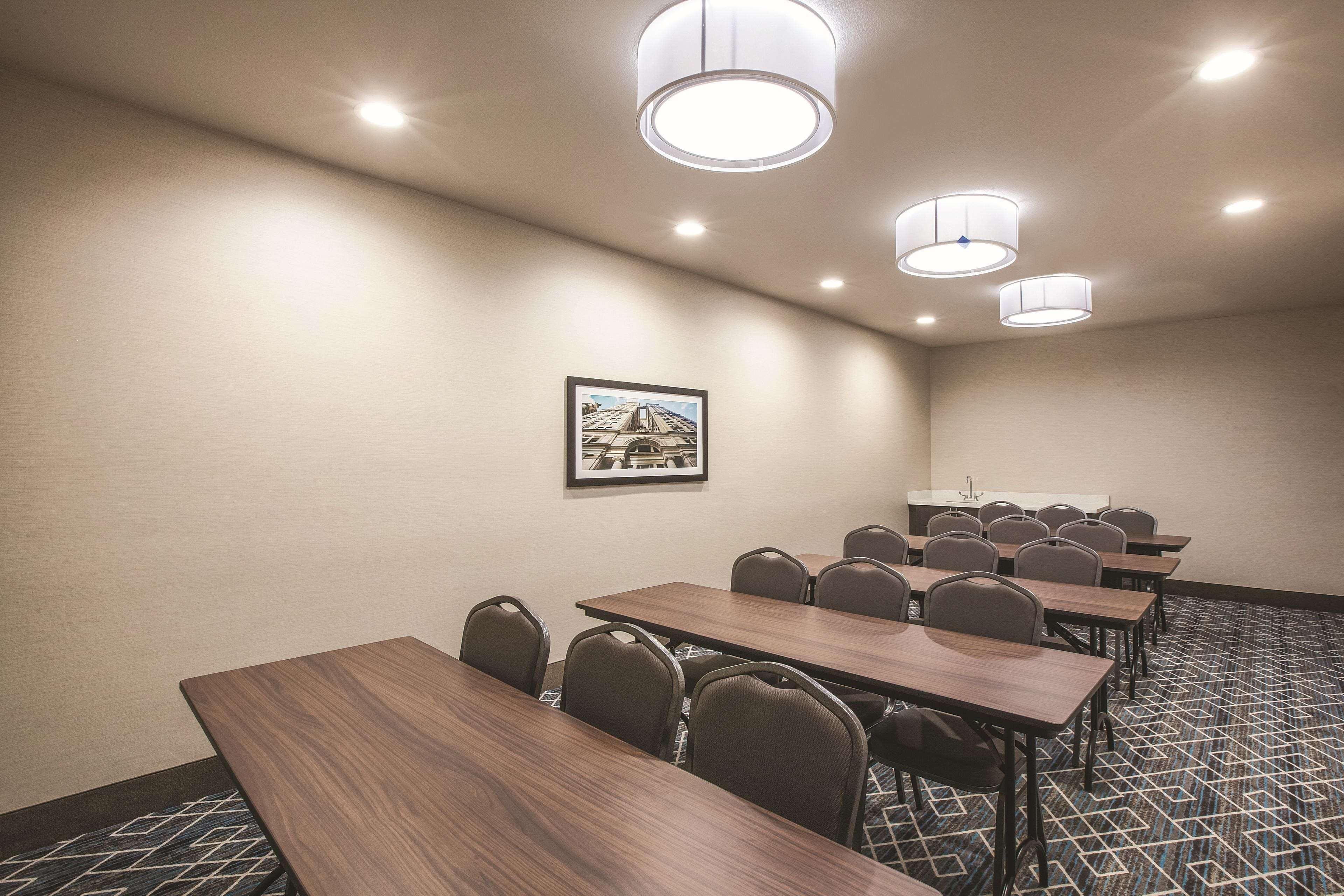 La Quinta By Wyndham Dallas Northeast-Arboretum Garland Extérieur photo