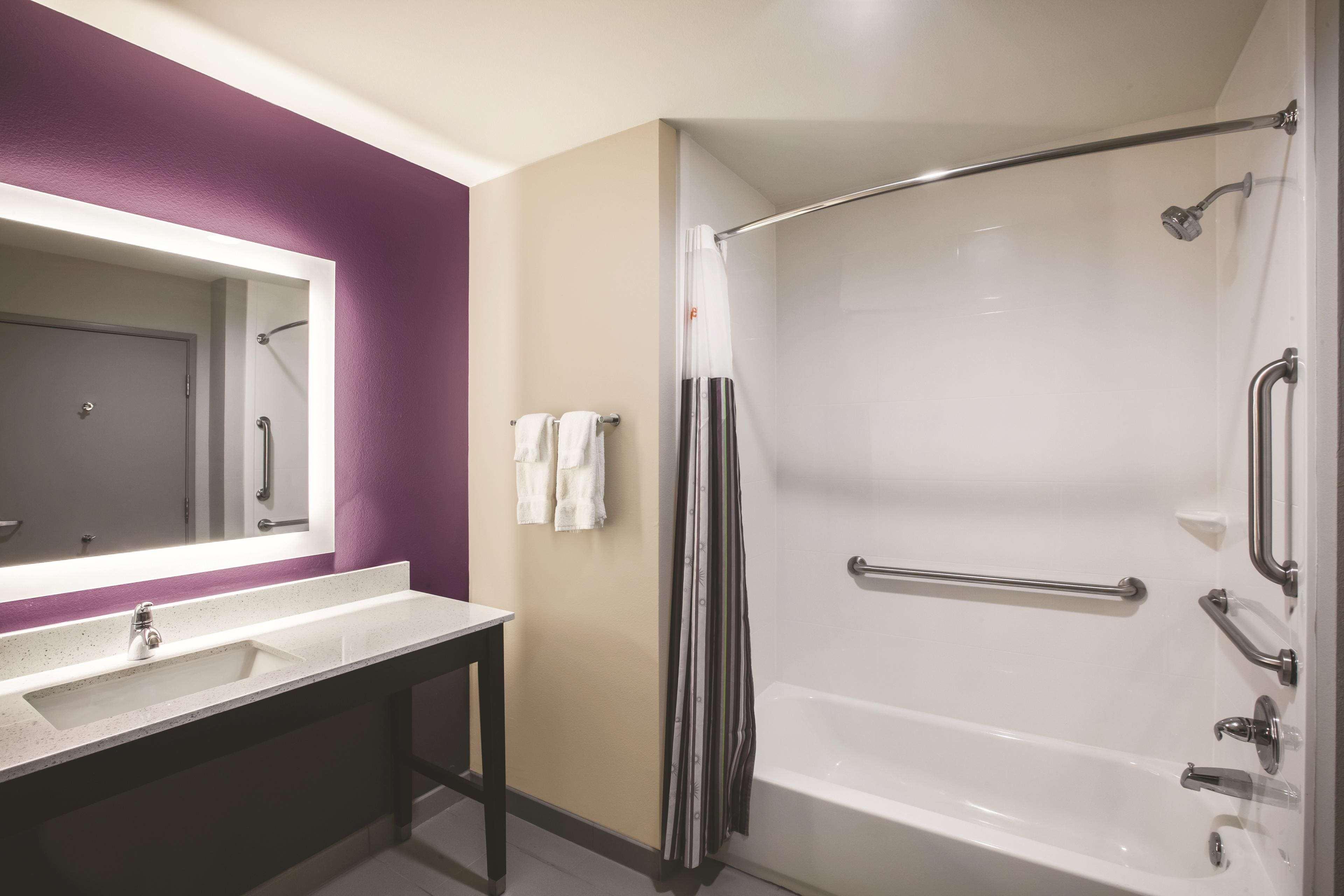 La Quinta By Wyndham Dallas Northeast-Arboretum Garland Extérieur photo